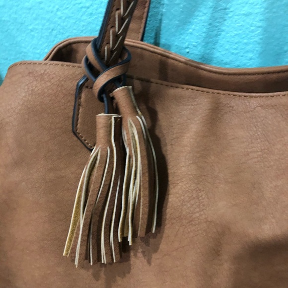Large Trendy Fringe Tote NWOT - Picture 2 of 6